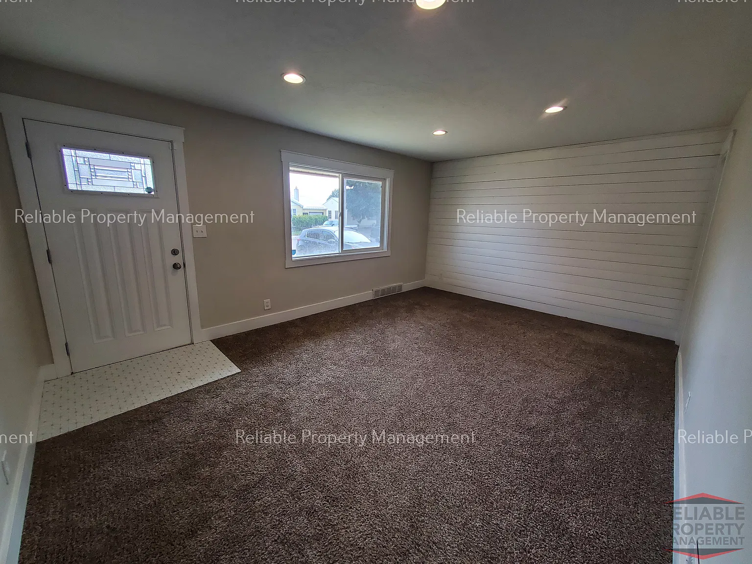 4 bed, 1664 sqft, $1,900 — Photo 2