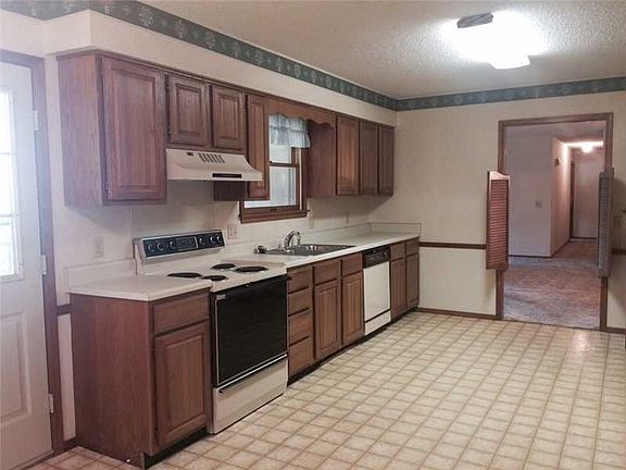 4th image of 1505 Twin Lakes Dr
