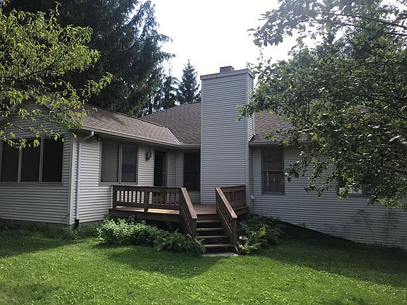Rear Elevation w/ Sunrm/Deck