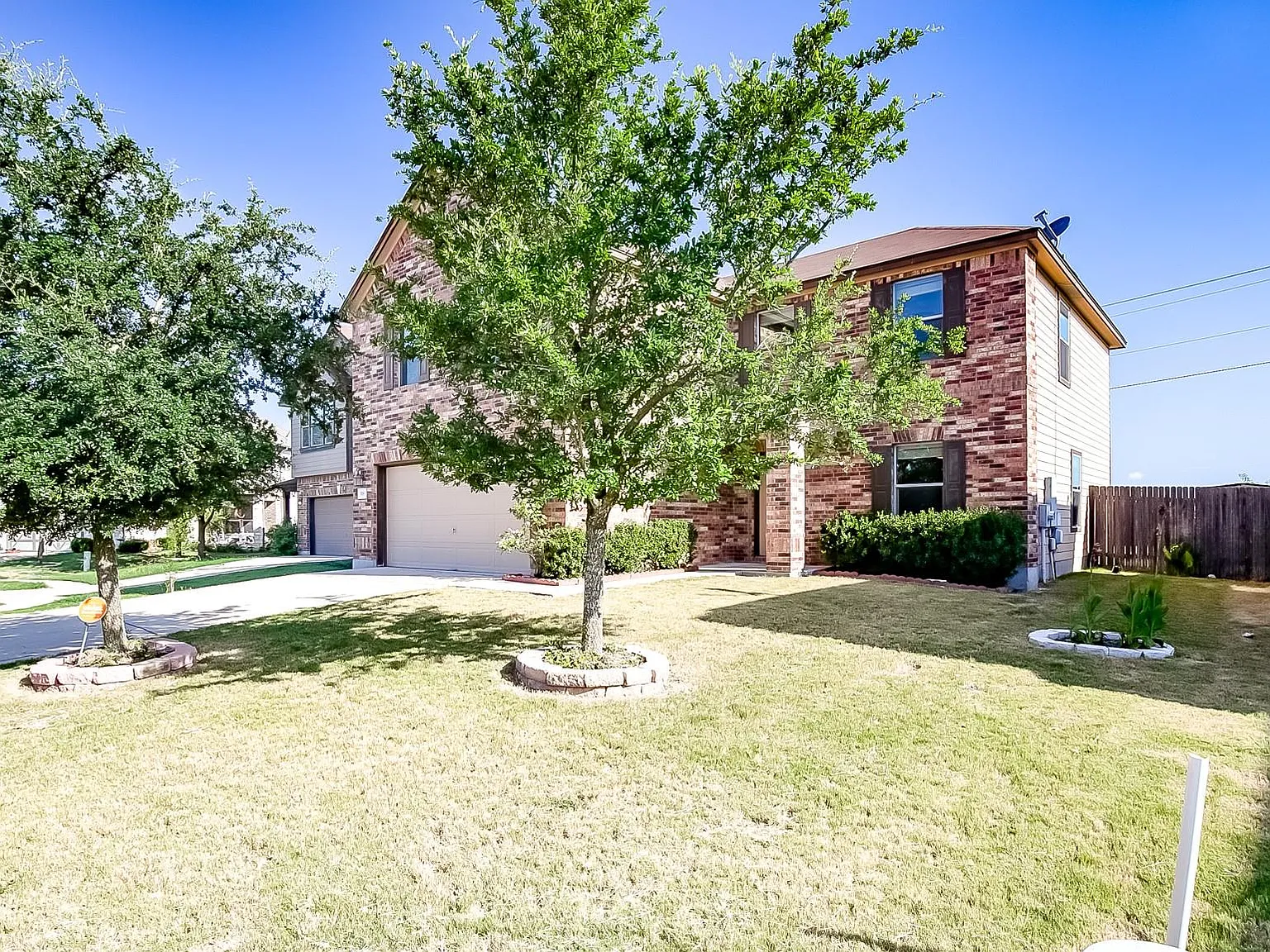 4 bed, 2.5 bath, 2553 sqft, $2,250 — Photo 3