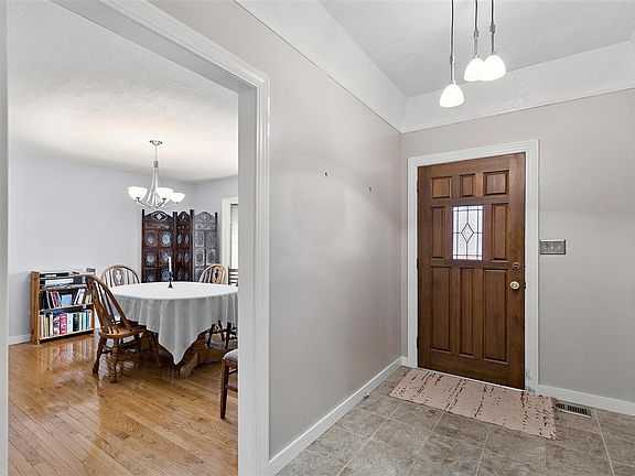 5th image of 2705 Westminster Dr