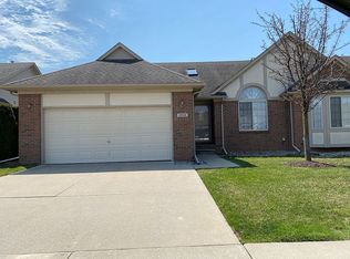 28146 Cotton Creek Cir, Chesterfield, MI 48047