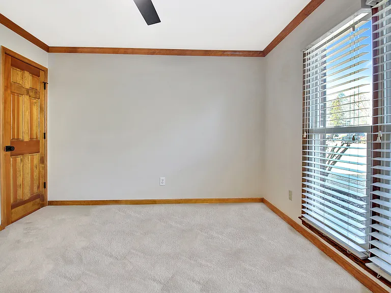 401 Tenterden Curv — Photo 42