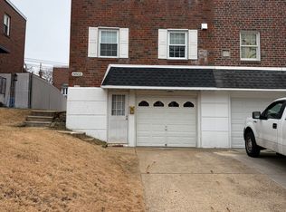 8803 Manchester St, Philadelphia, PA 19152