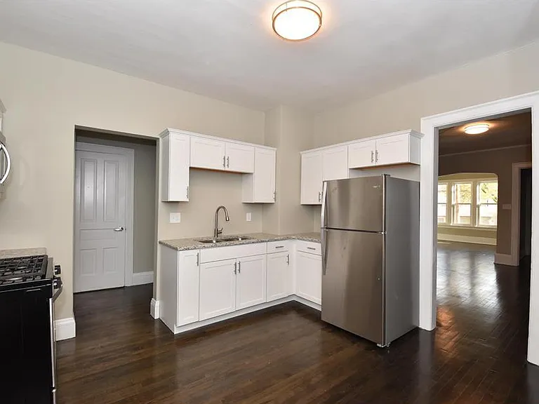 2577 S Graham St — Photo 16