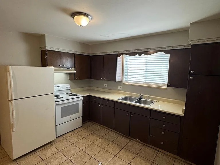 762 W Prentice Ave #2 — Photo 3