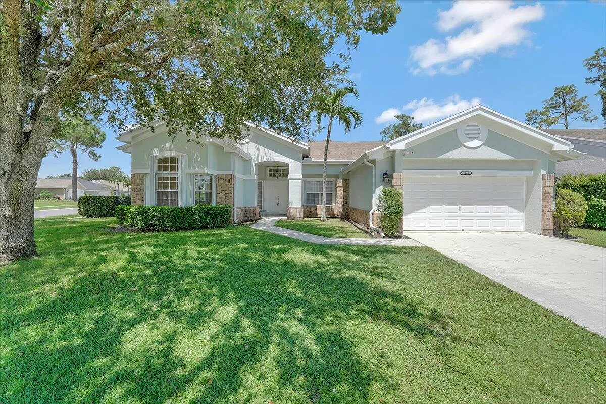 4 bed, 2.5 bath, 2165 sqft, $3,600 — Photo 2