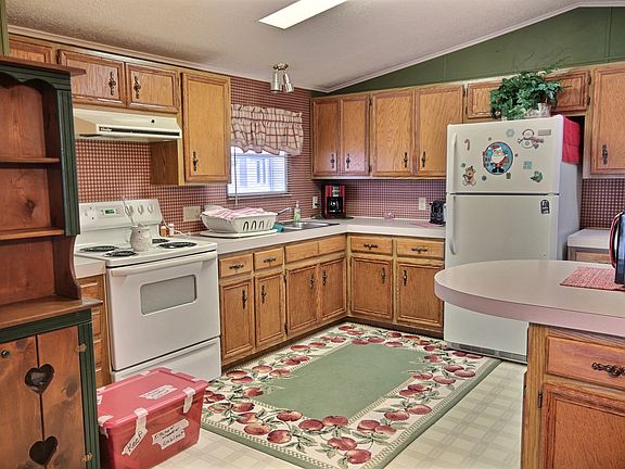 2nd image of 122 Hazelwood Ln