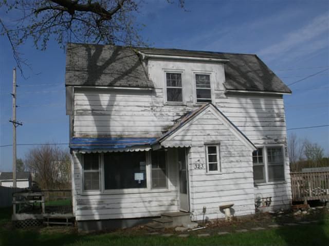 1st image of 323 Larson Ave