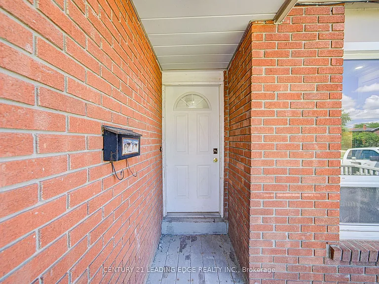 46 Hinchley Wood Grv #BASEMENT — Photo 3