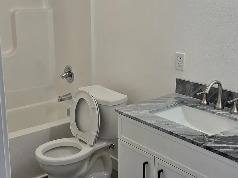 1538 Parke Ave S — Photo 7