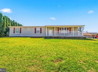 430 Clover Ln, Hanover, PA 17331