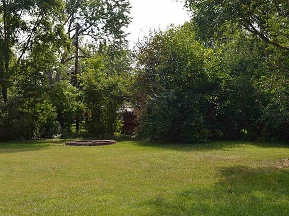 5th image of 56661 Crescent Dr