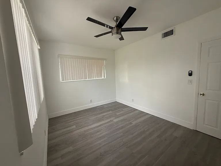 615 82nd St #3 — Photo 24
