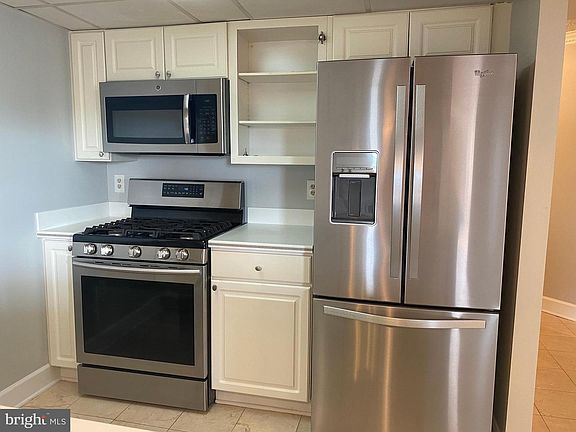 2nd image of 1276 N Wayne St APT 620