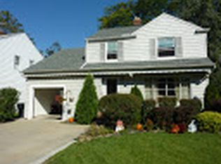 5587 Dorset Rd, Lyndhurst, OH 44124