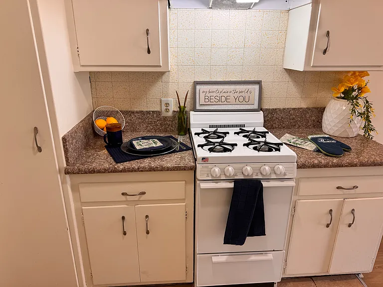 2101 E Charlotte St #20 — Photo 6