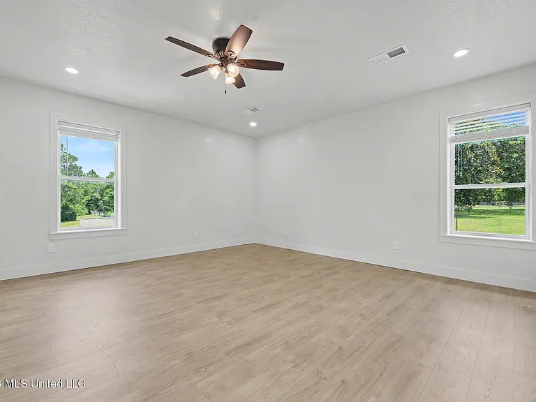 15216 Shriners Blvd — Photo 11