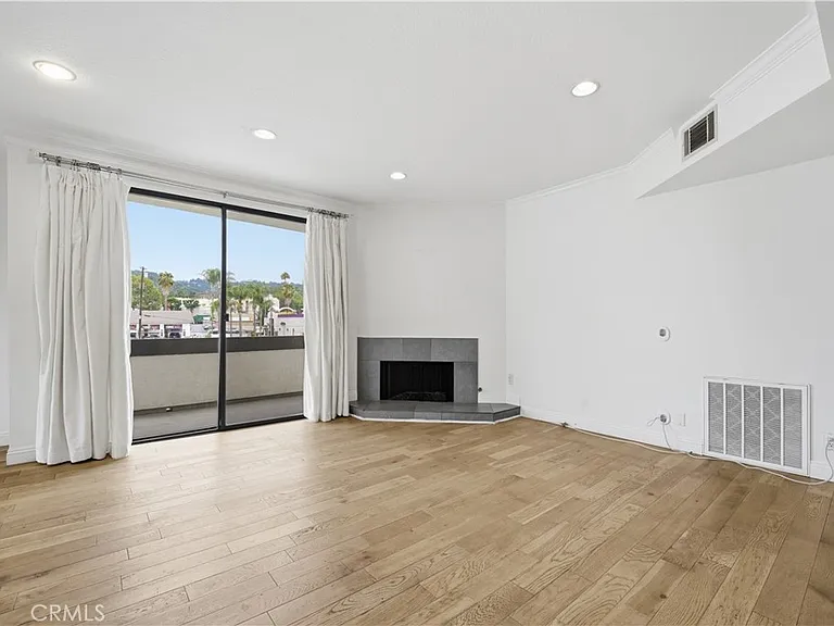 14115 Moorpark St — Photo 6