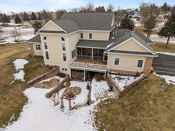 3rd image of 632 Cambridge Dr