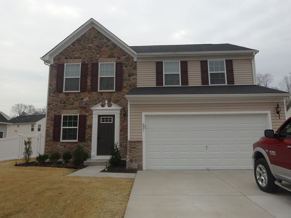 1st image of 621 Leonard Ln