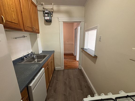 2nd image of 376 Riverway APT 12A