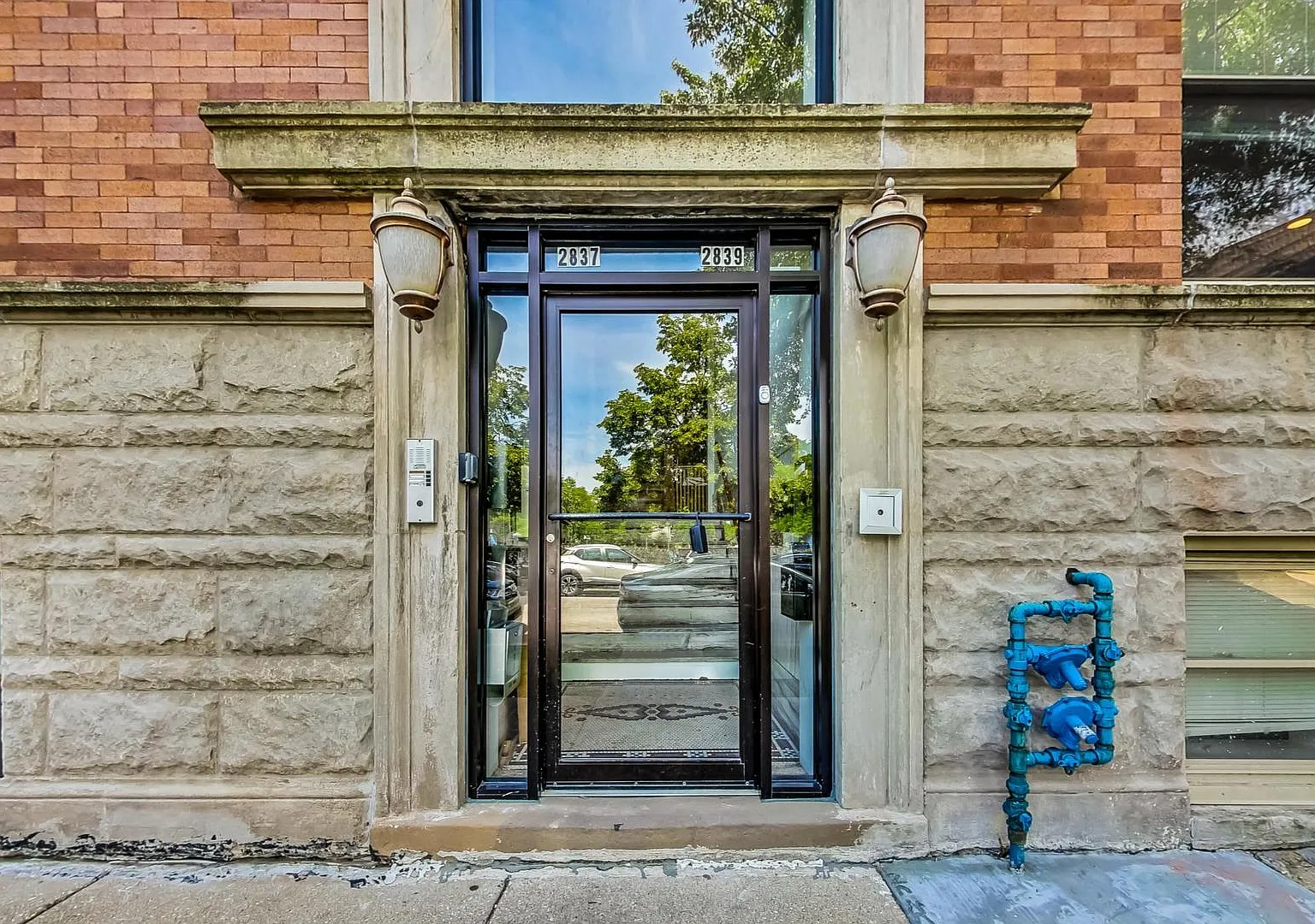 3 bed, 2.0 bath, 1562 sqft, $3,000 — Photo 3