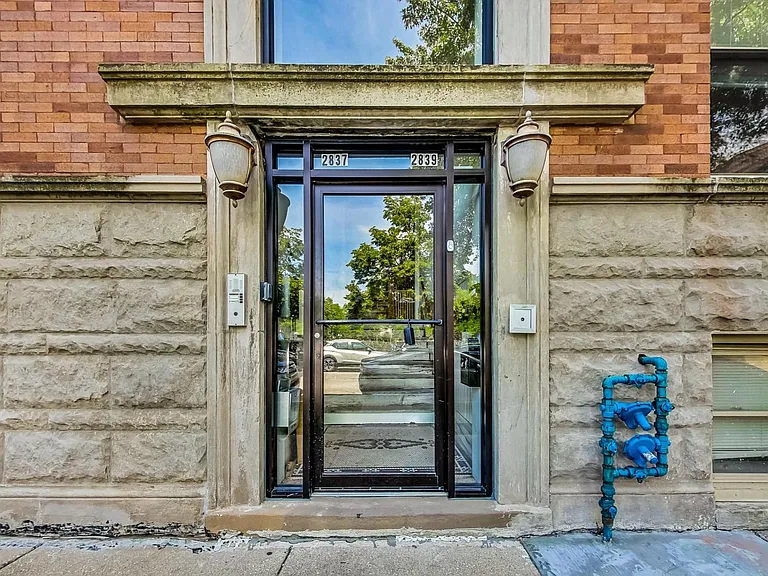 2839 W Cortez St #1 — Photo 2