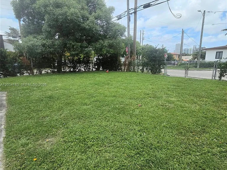 1112 SW 11th St #2 — Photo 7