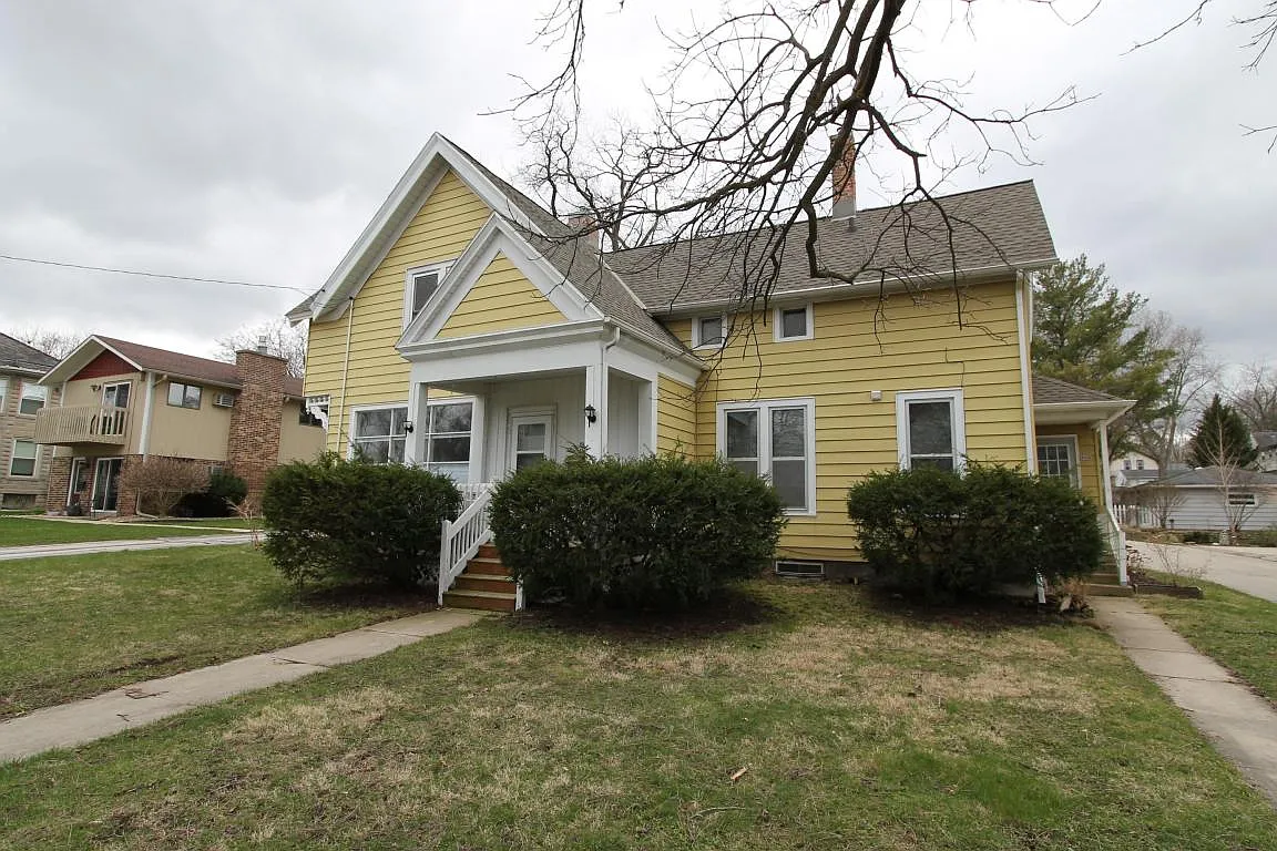 457 W Chestnut St photo 1