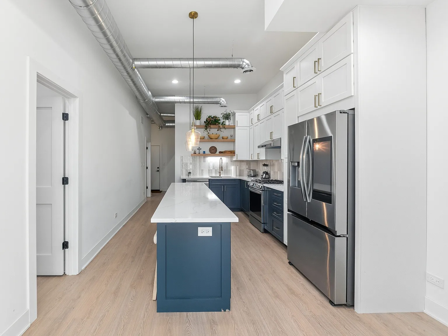 2 bed, 1.0 bath, 1200 sqft, $3,250 — Photo 4