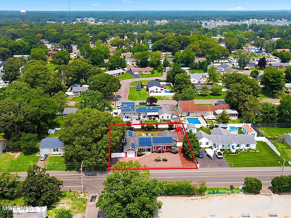 3rd image of 406 Laurel Boulevard