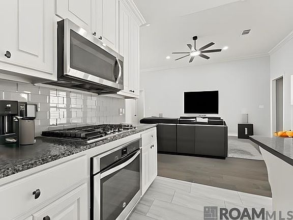 3rd image of 10365 Fountain Ln
