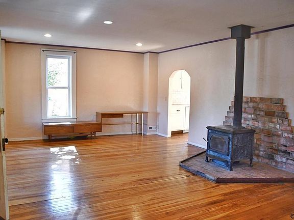 5th image of 118 Ryus Ave