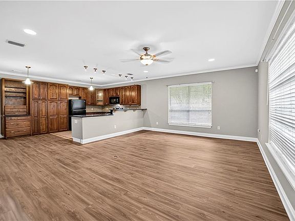 5th image of 5913 Antoine Rd