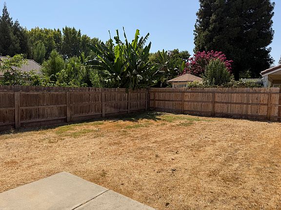 4th image of 2419 E Oak Avenue