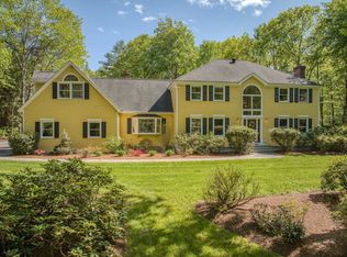 48 McIntosh Ln, Bedford, NH 03110