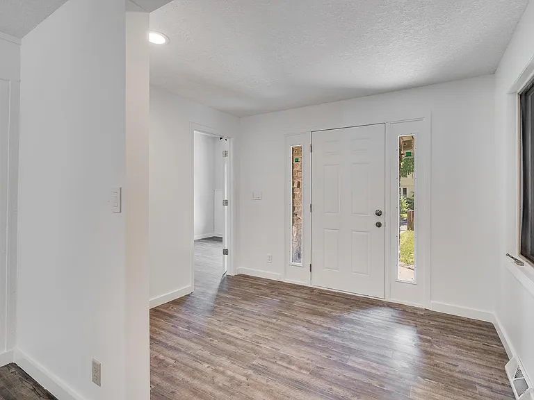 2422 Howard St NE #1 — Photo 2