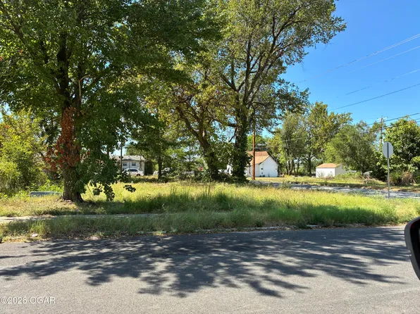 321 W Daugherty St, Carterville, MO 64835