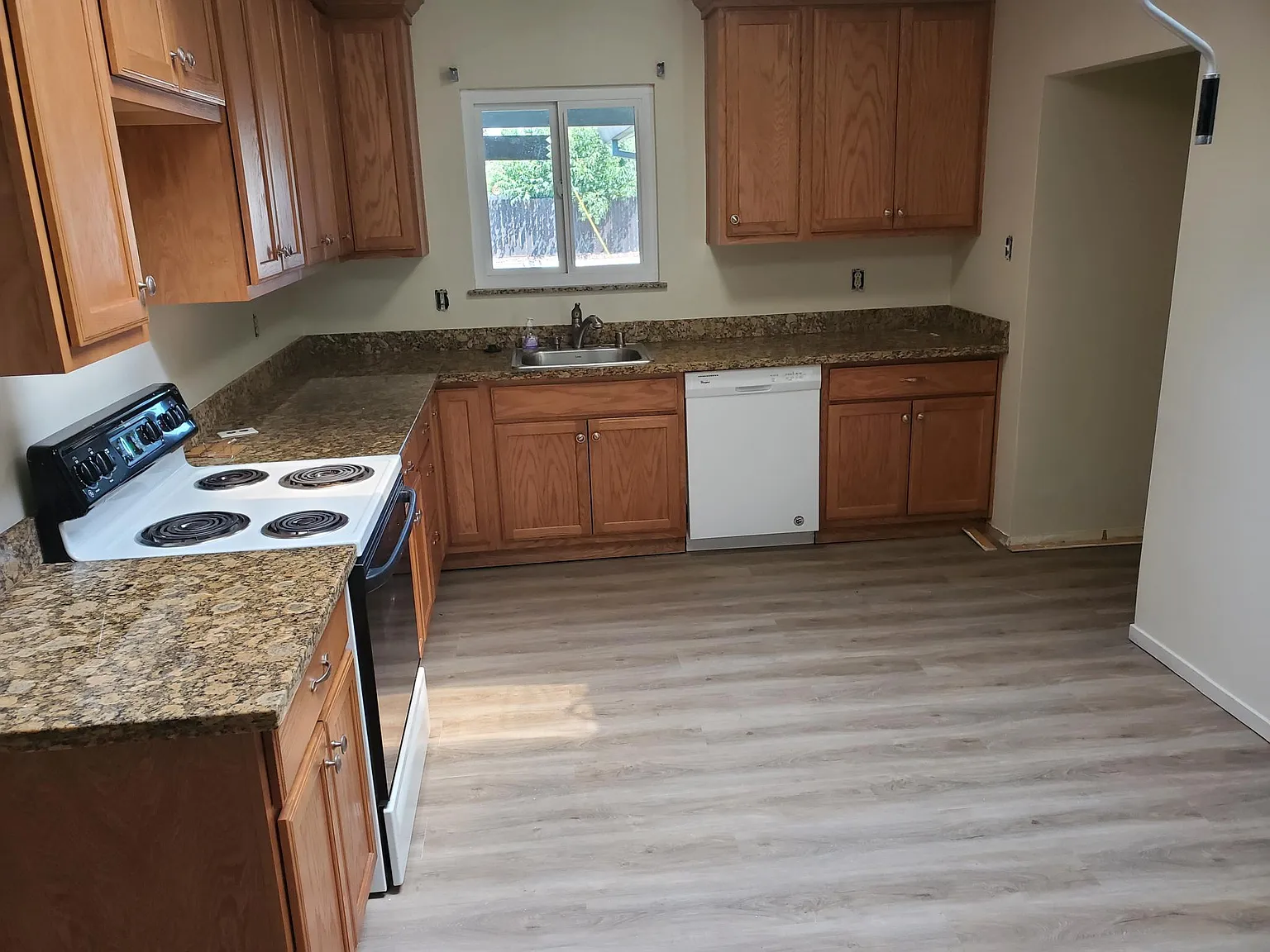 3 bed, 1600 sqft, $3,300 — Photo 3