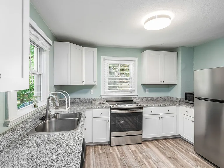 2636 Lawndale Ave — Photo 11