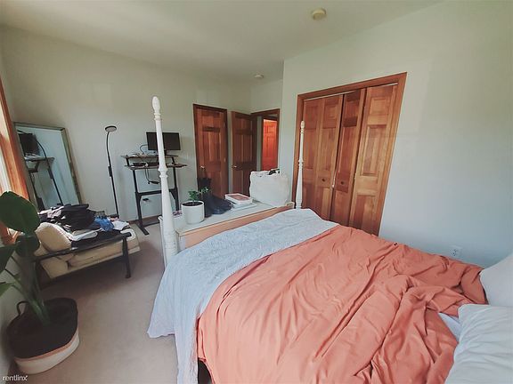 3rd image of 28 Hoyt St APT 2