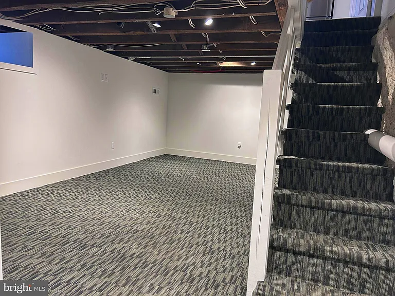 220 Sheas Ter — Photo 11
