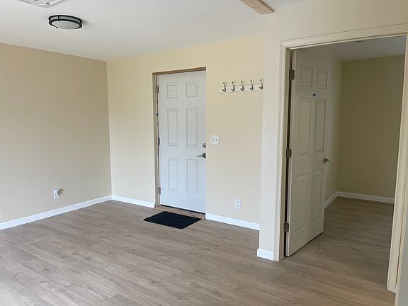 4th image of 5908 Addison Ave #C