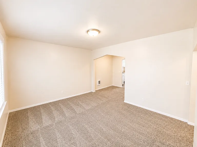 Town Manor Apartments — Photo 11