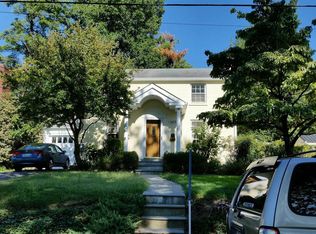 8609 Lancaster Dr, Bethesda, MD 20814