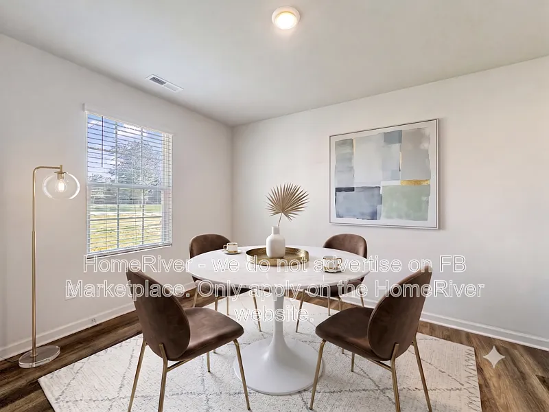 Piccadilly Pines — Photo 4