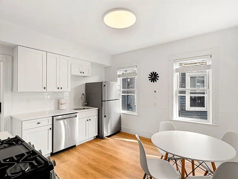 21 Sudan St #3 — Photo 8