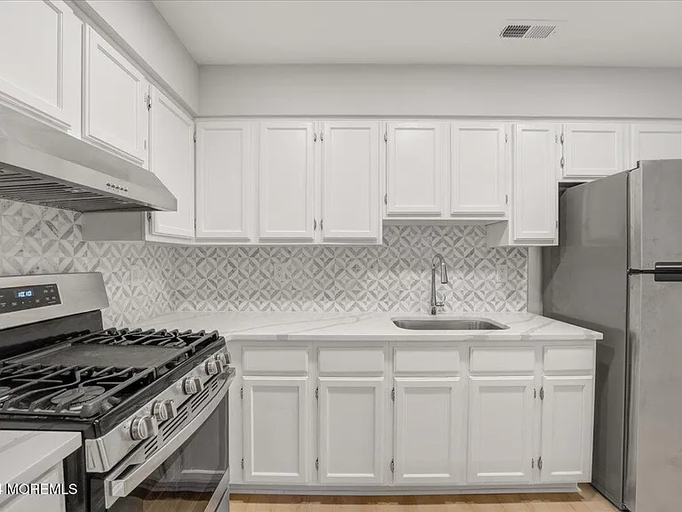 785 Banyan Ct — Photo 7