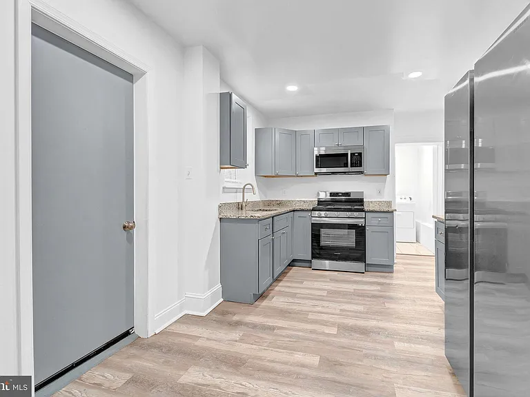 28 W Airy St — Photo 10